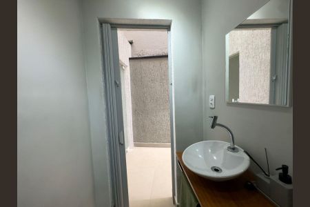 Casa à venda com 220m², 4 quartos e 5 vagasBanheiro 2