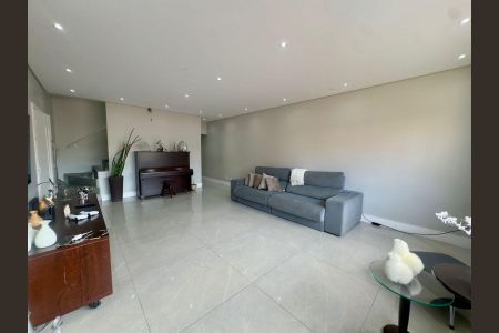 Casa à venda com 220m², 4 quartos e 5 vagasSala