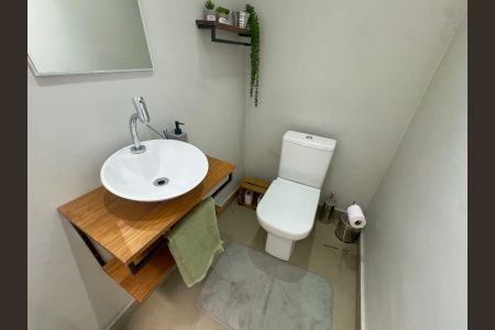 Casa à venda com 220m², 4 quartos e 5 vagasBanheiro 2