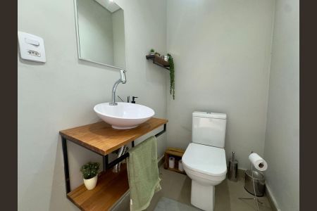 Casa à venda com 220m², 4 quartos e 5 vagasBanheiro 2