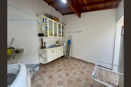 Casa à venda com 220m², 4 quartos e 5 vagasÁrea de Serviço
