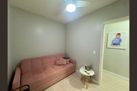 Casa à venda com 220m², 4 quartos e 5 vagasEscritório