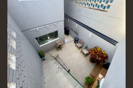 Casa à venda com 220m², 4 quartos e 5 vagasArea externa ofuro
