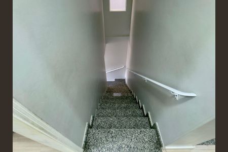 Casa à venda com 220m², 4 quartos e 5 vagasEscada