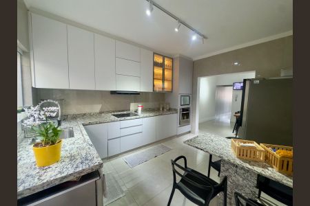 Casa à venda com 220m², 4 quartos e 5 vagasCozinha