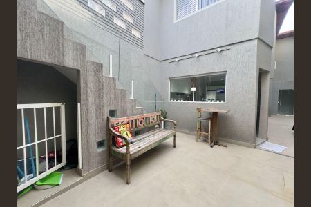 Casa à venda com 220m², 4 quartos e 5 vagasArea externa ofuro
