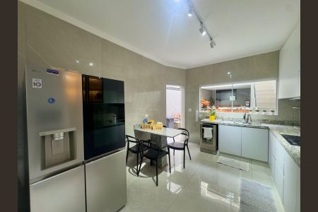 Casa à venda com 220m², 4 quartos e 5 vagasCozinha