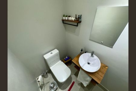 Casa à venda com 220m², 4 quartos e 5 vagasLavabo