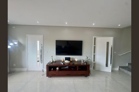 Casa à venda com 220m², 4 quartos e 5 vagasSala