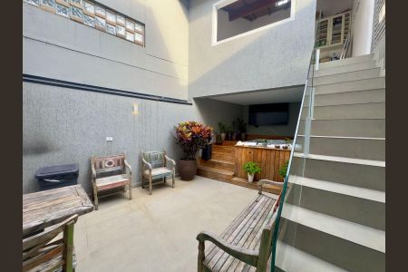 Casa à venda com 220m², 4 quartos e 5 vagasArea externa ofuro