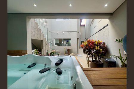 Casa à venda com 220m², 4 quartos e 5 vagasArea externa ofuro