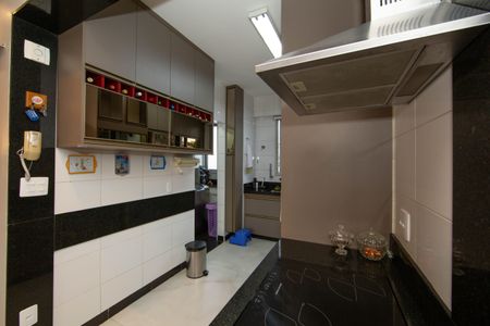 Apartamento à venda com 116m², 4 quartos e 2 vagasCOZINHA