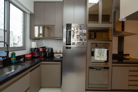 Apartamento à venda com 116m², 4 quartos e 2 vagasCOZINHA