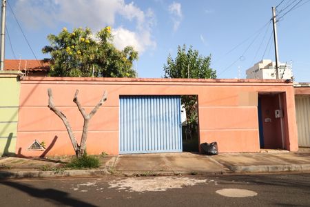 Casa para alugar com 80m², 2 quartos e 1 vagaFachada