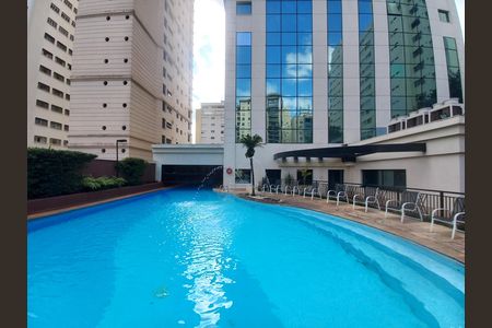 Studio à venda com 28m², 1 quarto e 1 vaga Studio à venda com 28m², 1 quarto e 1 vagaPiscina