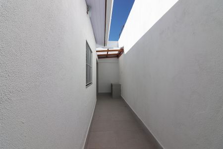 Casa à venda com 91m², 2 quartos e 2 vagasCorredor