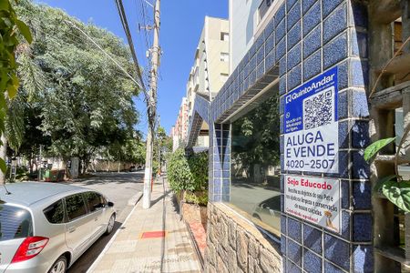 Apartamento para alugar com 71m², 2 quartos e 1 vagaFachada + plaquinha