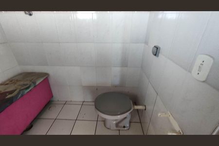 Casa para alugar com 100m², 3 quartos e 1 vagaBanheiro externo