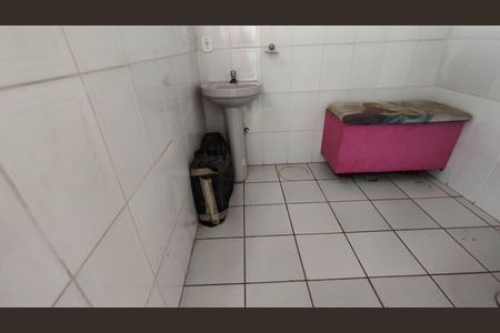 Casa para alugar com 100m², 3 quartos e 1 vagaBanheiro externo