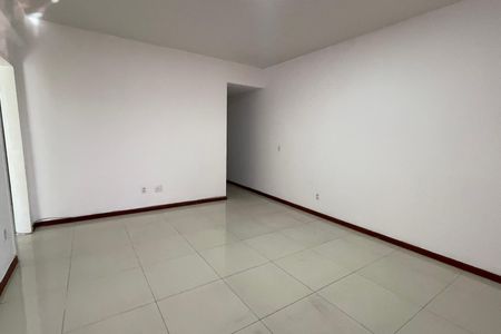 Sala de apartamento para alugar com 3 quartos, 121m² em Jardim Vinte E Cinco de Agosto, Duque de Caxias