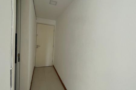 Corredor de apartamento para alugar com 3 quartos, 121m² em Jardim Vinte E Cinco de Agosto, Duque de Caxias