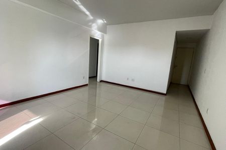 Sala de apartamento para alugar com 3 quartos, 121m² em Jardim Vinte E Cinco de Agosto, Duque de Caxias