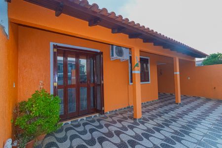 Casa à venda com 110m², 3 quartos e 2 vagasFachada