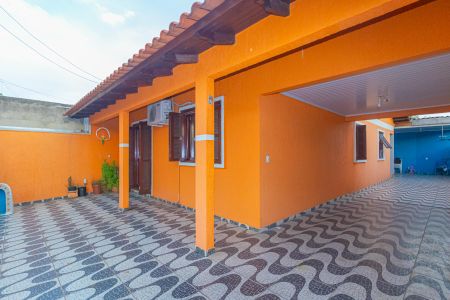 Casa à venda com 110m², 3 quartos e 2 vagasFachada