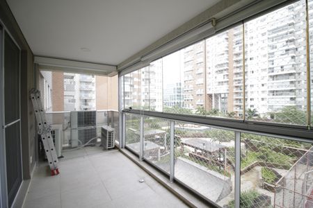 Apartamento à venda com 98m², 3 quartos e 2 vagasVaranda