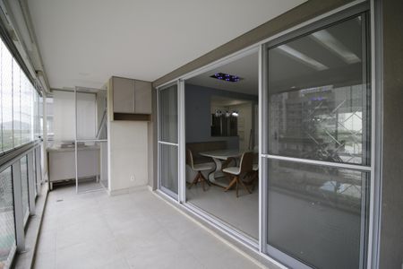 Apartamento à venda com 98m², 3 quartos e 2 vagasVaranda
