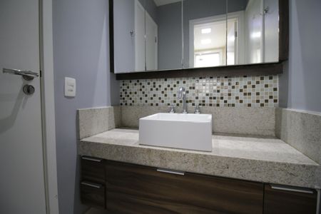 Apartamento à venda com 98m², 3 quartos e 2 vagasBanheiro da Suíte canadense 1 e 2 