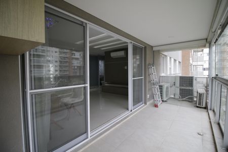 Apartamento à venda com 98m², 3 quartos e 2 vagasVaranda