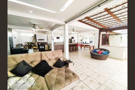 Foto 02 de casa à venda com 4 quartos, 360m² em Planalto, Belo Horizonte