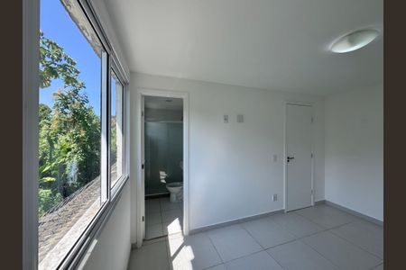 Casa de condomínio à venda com 163m², 4 quartos e 1 vagaSuíte 1