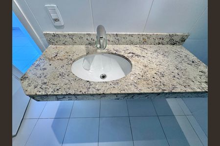 Casa de condomínio à venda com 163m², 4 quartos e 1 vagaSuíte 2 - Banheiro
