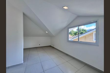 Casa de condomínio à venda com 163m², 4 quartos e 1 vagaSuíte 2