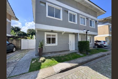Casa de condomínio à venda com 163m², 4 quartos e 1 vagaFachada