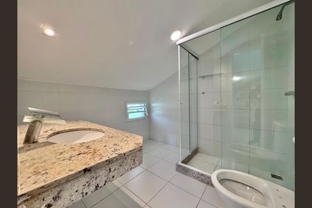 Casa de condomínio à venda com 163m², 4 quartos e 1 vagaSuíte 2 - Banheiro