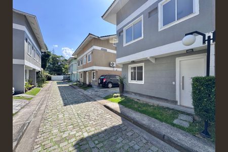 Casa de condomínio à venda com 163m², 4 quartos e 1 vagaFachada