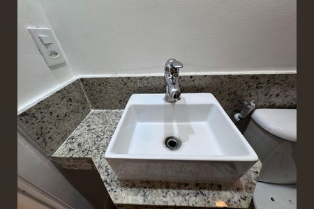 Casa de condomínio à venda com 163m², 4 quartos e 1 vagaLavabo