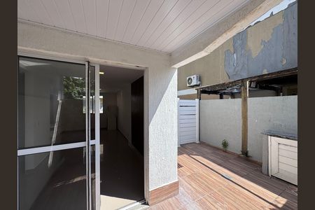 Casa de condomínio à venda com 163m², 4 quartos e 1 vagaÁrea externa