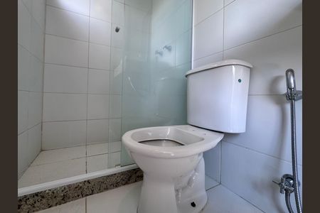 Casa de condomínio à venda com 163m², 4 quartos e 1 vagaSuíte 1 - Banheiro