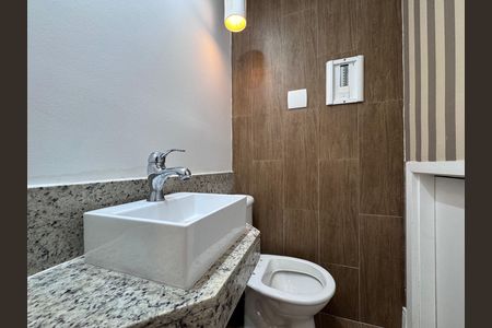Casa de condomínio à venda com 163m², 4 quartos e 1 vagaLavabo