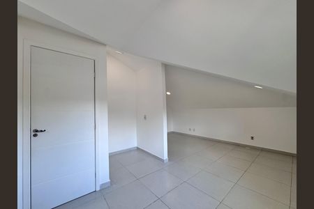 Casa de condomínio à venda com 163m², 4 quartos e 1 vagaSuíte 2
