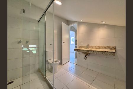 Casa de condomínio à venda com 163m², 4 quartos e 1 vagaSuíte 2 - Banheiro