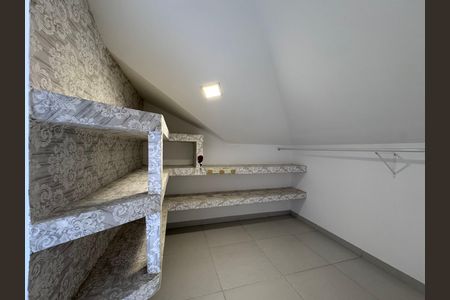 Casa de condomínio à venda com 163m², 4 quartos e 1 vagaSuíte 2 - Closet