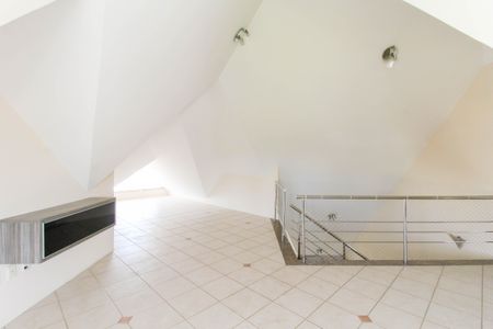Casa à venda com 270m², 4 quartos e 2 vagasSótão