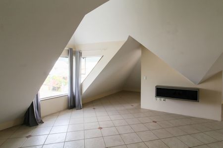Casa à venda com 270m², 4 quartos e 2 vagasSótão
