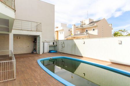Casa à venda com 270m², 4 quartos e 2 vagasÁrea externa