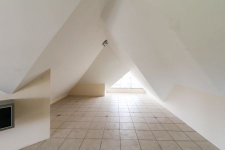Casa à venda com 270m², 4 quartos e 2 vagasSótão